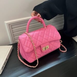 Glam Quilted Flap Handbag With Gold Chain